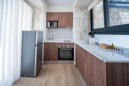 Bright and modern fully equipped kitchen