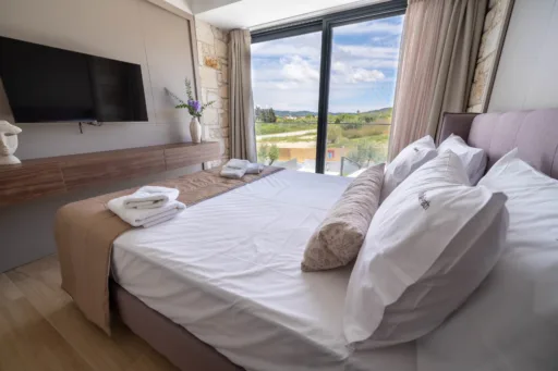 Queen-size bedroom with garden view